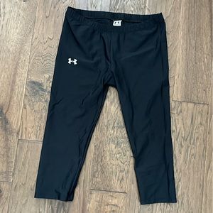 Under Armour black capris leggings size large